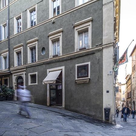 Residenza D'Epoca Le Aquile Bed & Breakfast Siena Exterior photo