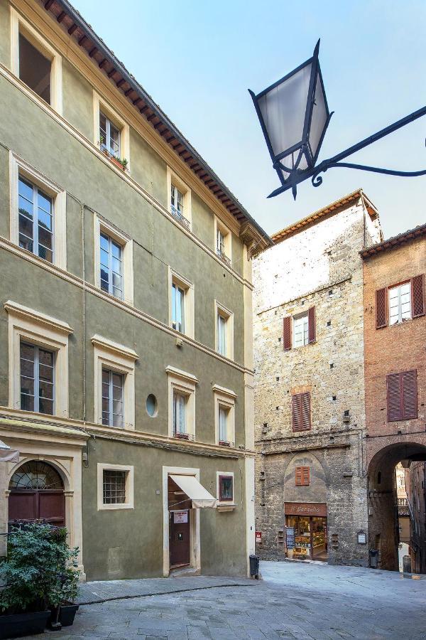 Residenza D'Epoca Le Aquile Bed & Breakfast Siena Exterior photo